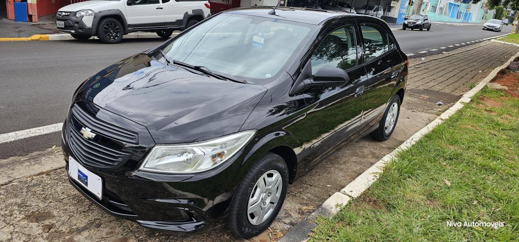 CHEVROLET Onix Hatch - Foto