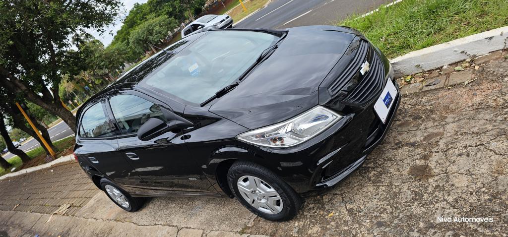 CHEVROLET Onix Hatch - Foto