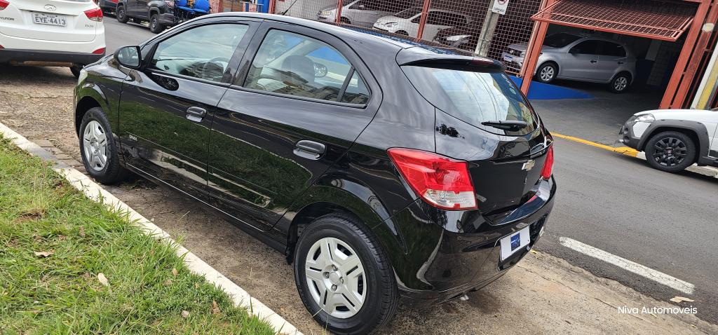 CHEVROLET Onix Hatch - Foto