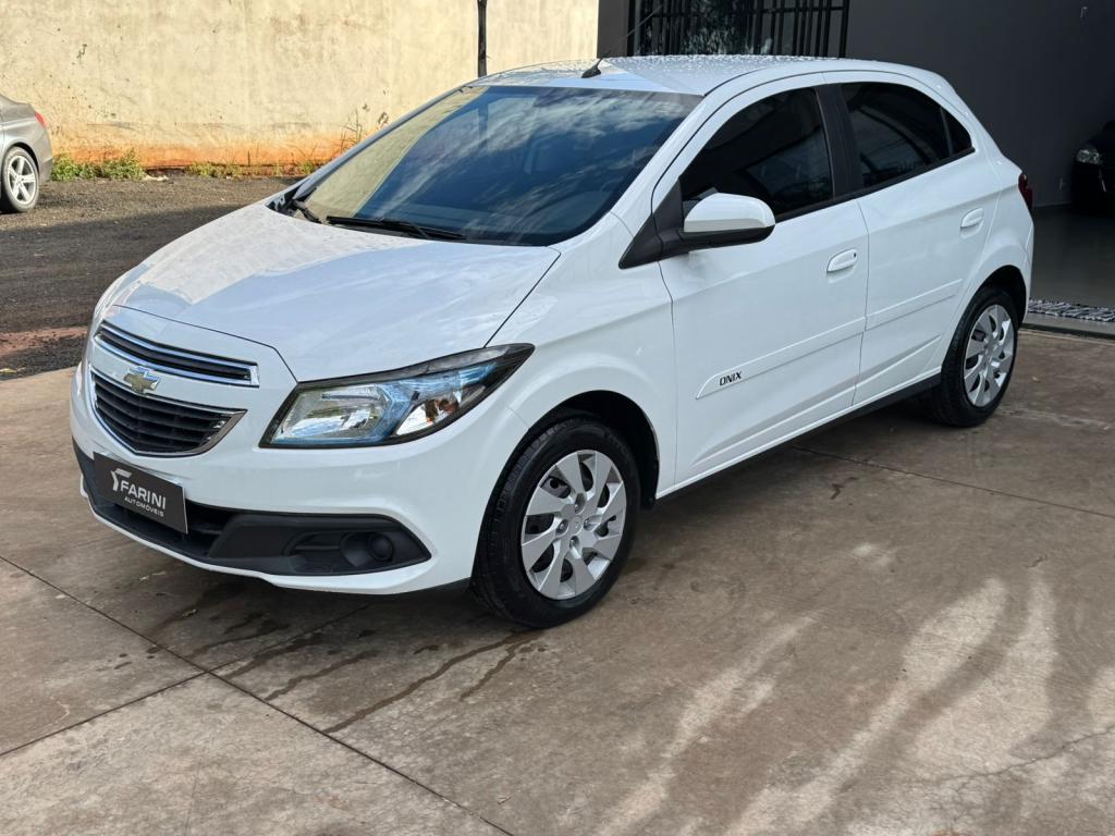 CHEVROLET Onix Hatch - Foto