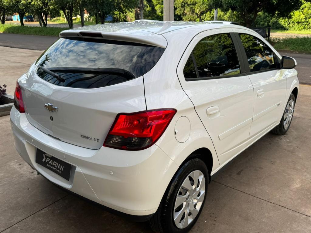 CHEVROLET Onix Hatch - Foto