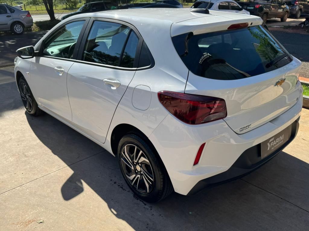 CHEVROLET Onix Hatch - Foto