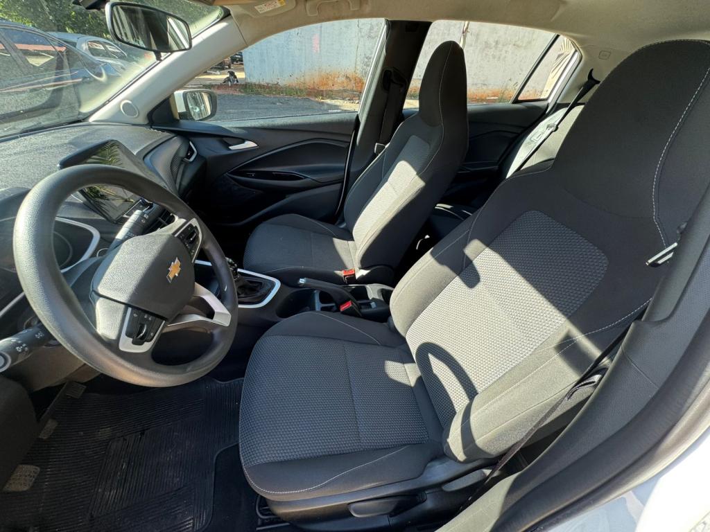 CHEVROLET Onix Hatch - Foto