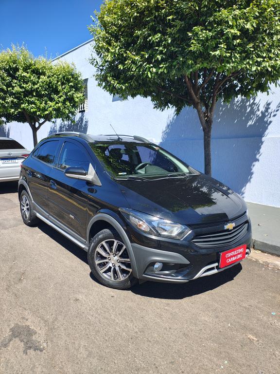 CHEVROLET Onix Hatch - Foto