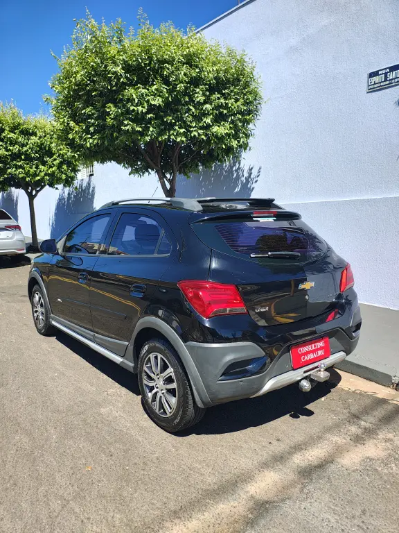 CHEVROLET Onix Hatch - Foto