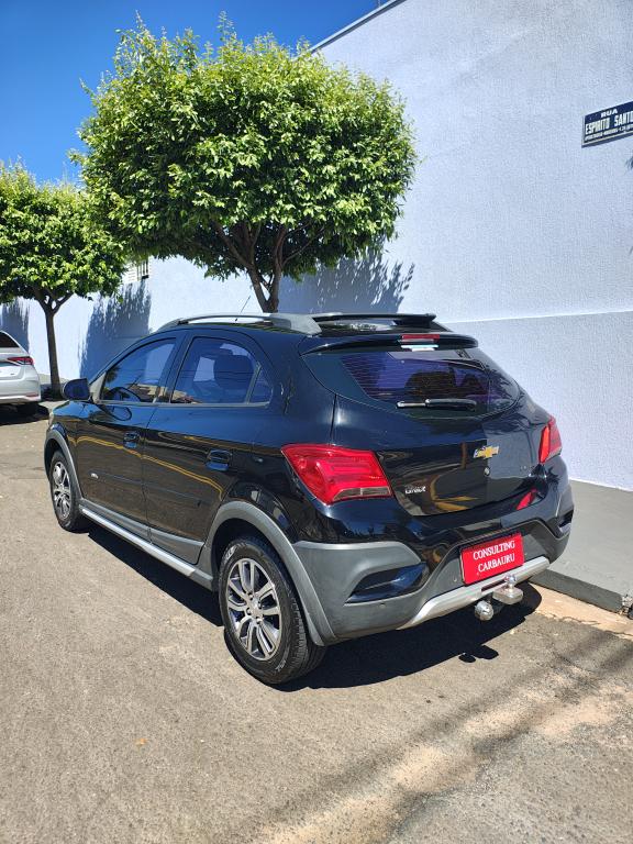 CHEVROLET Onix Hatch - Foto