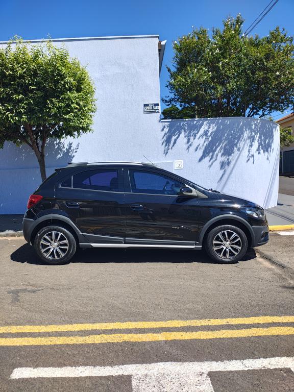 CHEVROLET Onix Hatch - Foto