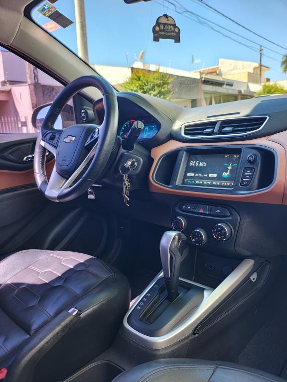 CHEVROLET Onix Hatch - Foto