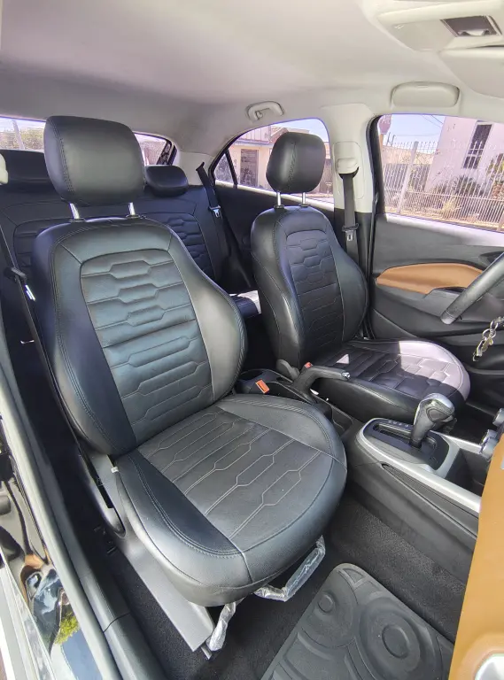 CHEVROLET Onix Hatch - Foto