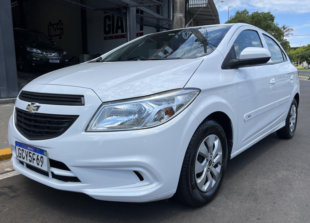 CHEVROLET Onix Hatch - Foto