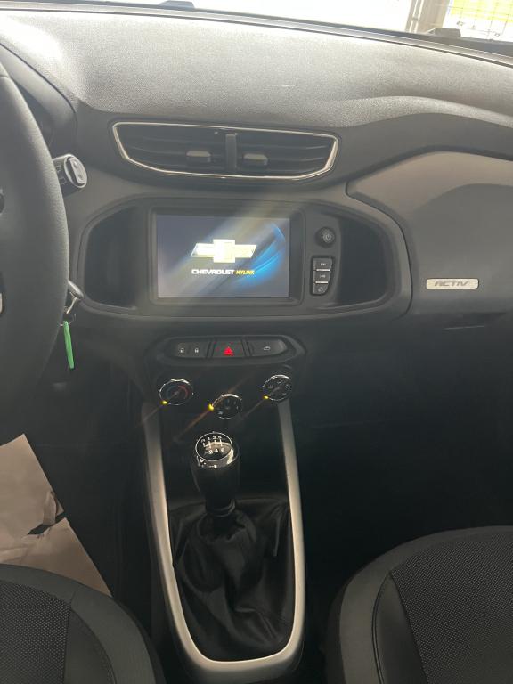 CHEVROLET Onix Hatch - Foto