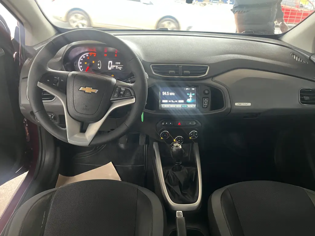 CHEVROLET Onix Hatch - Foto