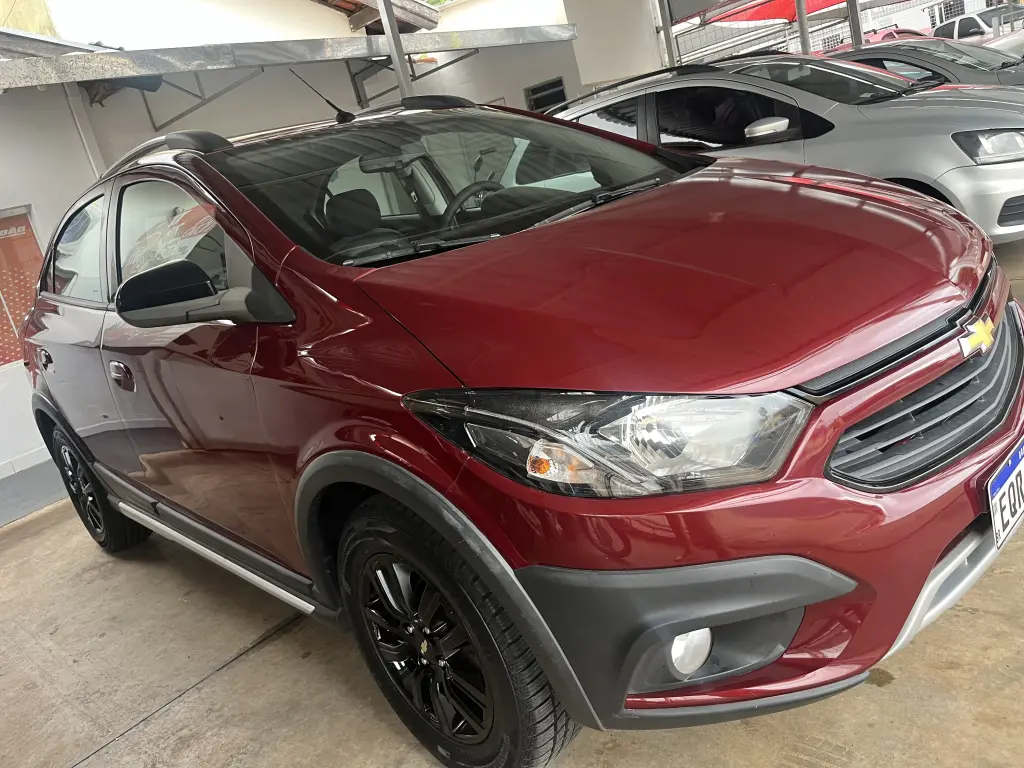 CHEVROLET Onix Hatch - Foto