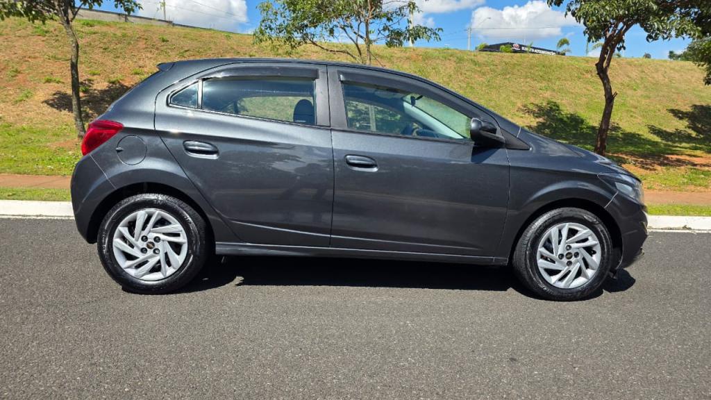 CHEVROLET Onix Hatch - Foto