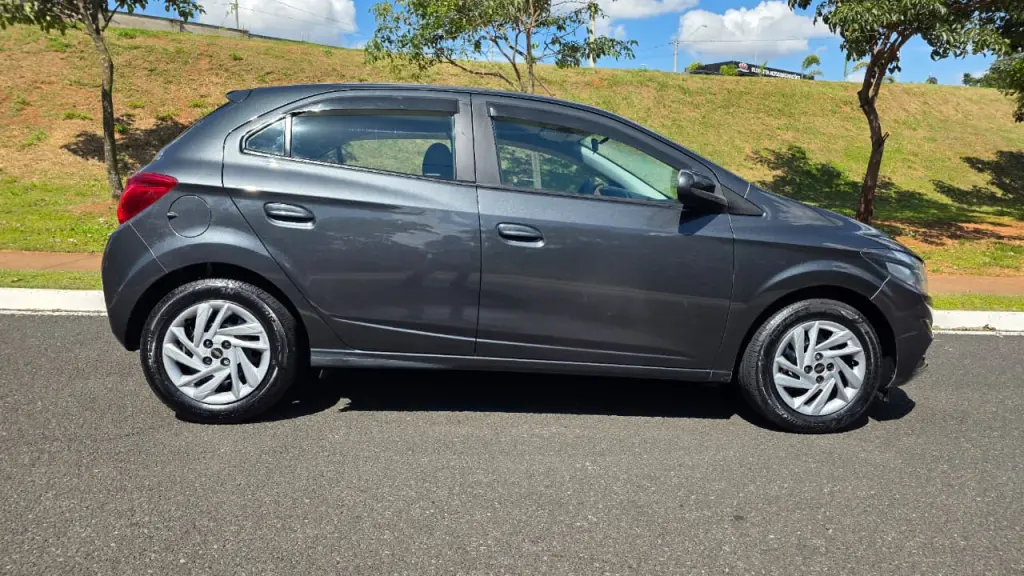 CHEVROLET Onix Hatch - Foto