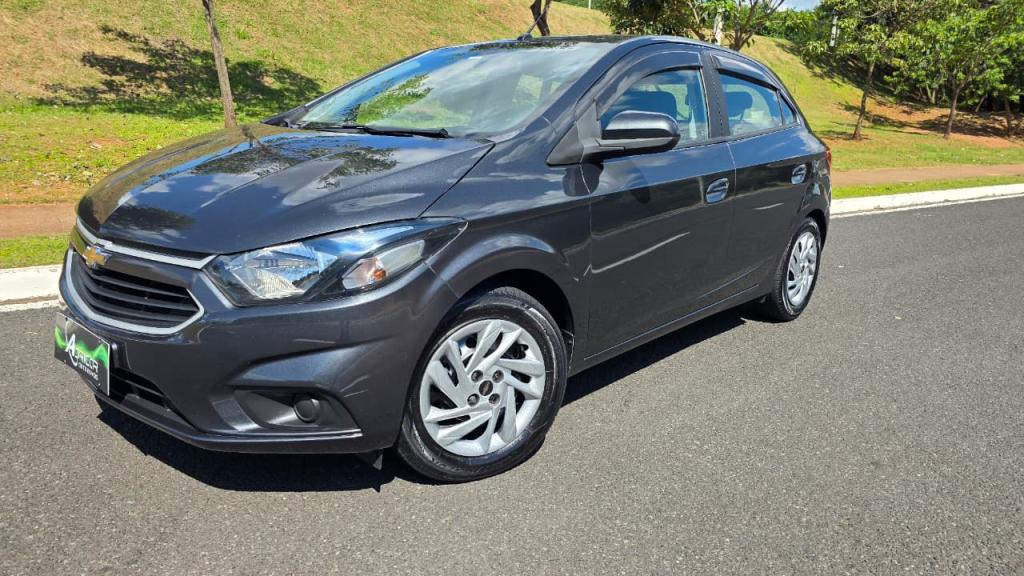 CHEVROLET Onix Hatch - Foto
