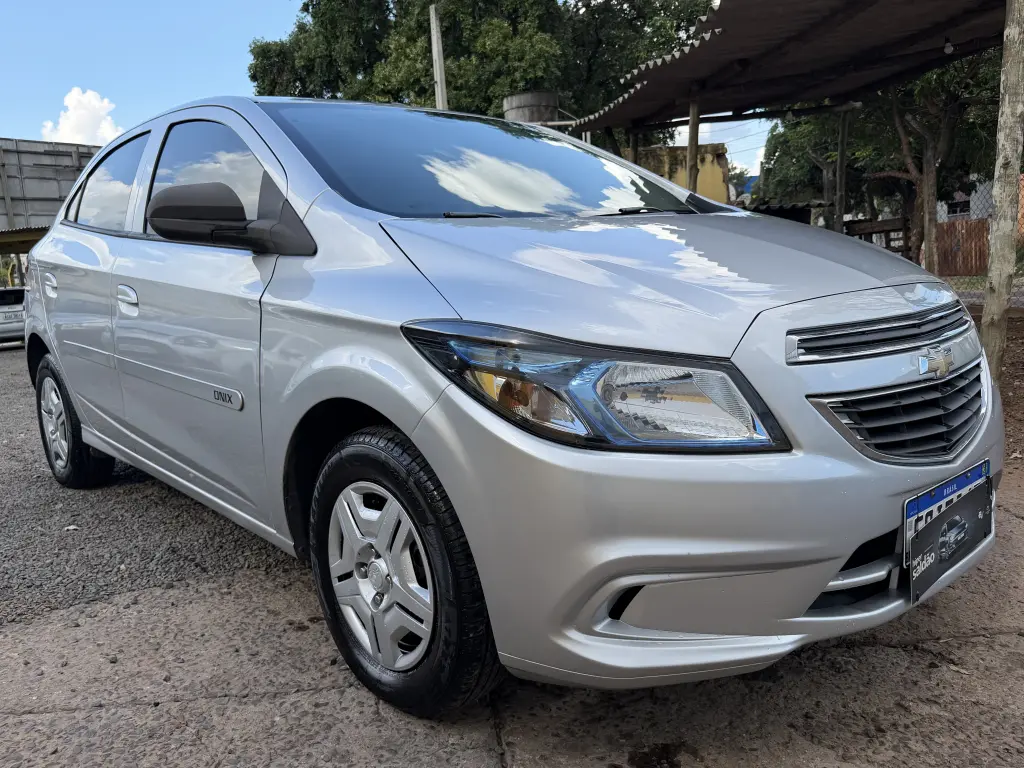 CHEVROLET Onix Hatch - Foto