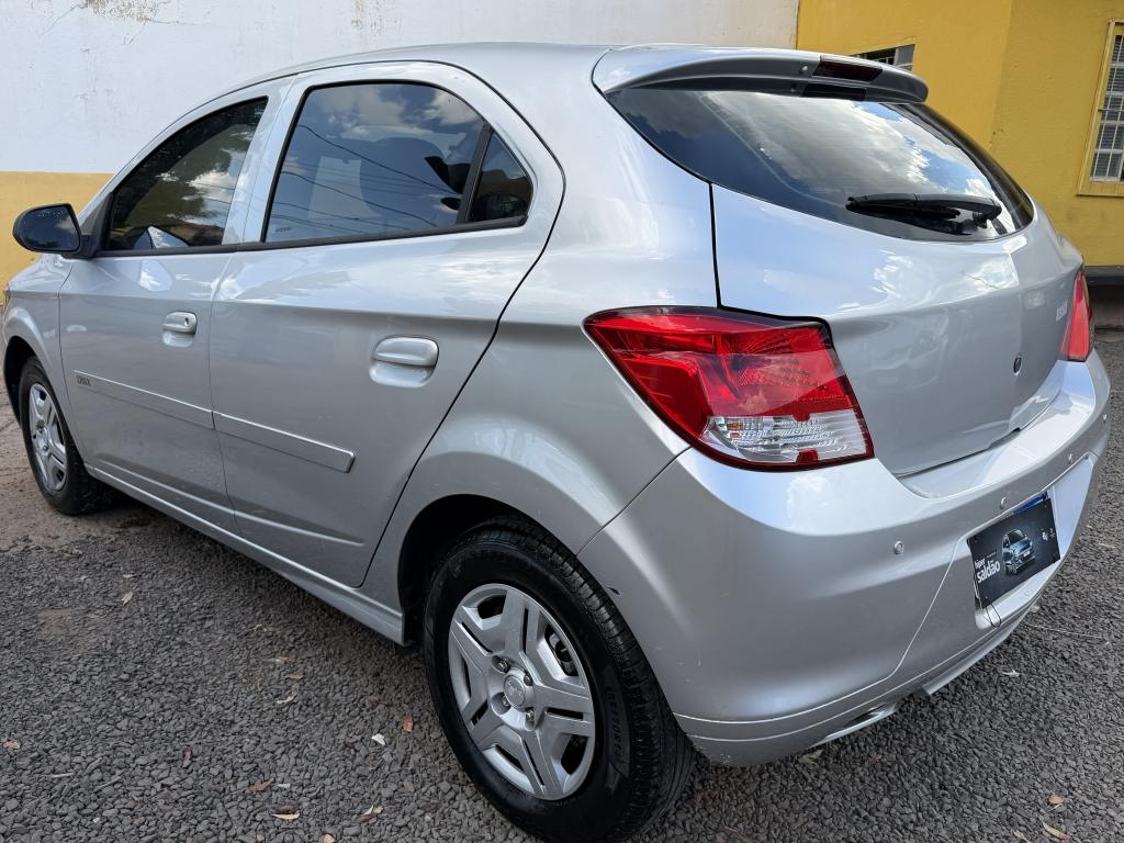 CHEVROLET Onix Hatch - Foto