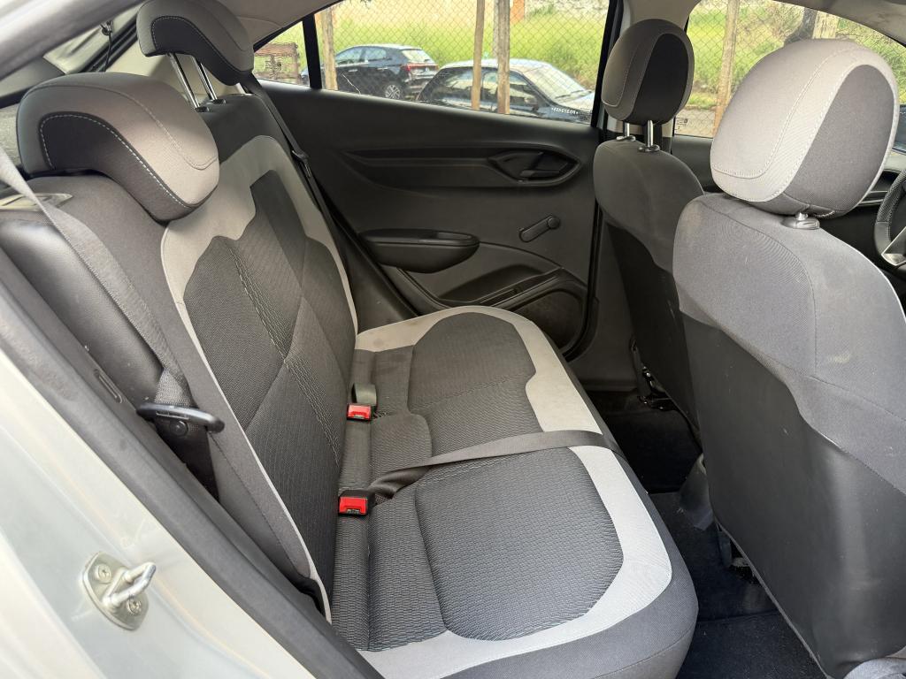 CHEVROLET Onix Hatch - Foto