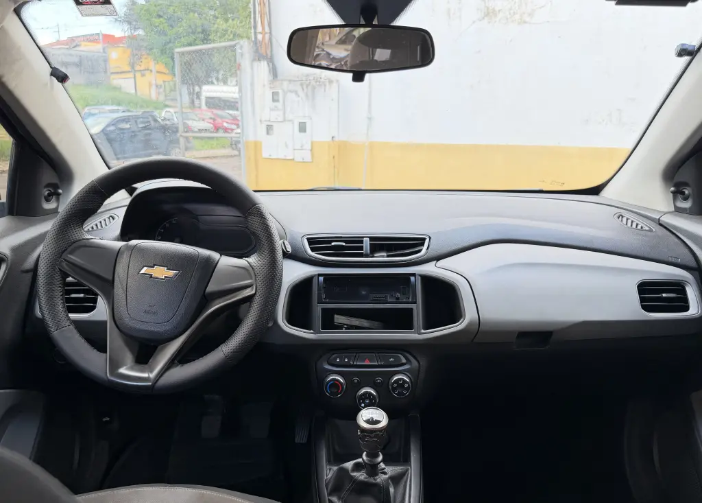 CHEVROLET Onix Hatch - Foto