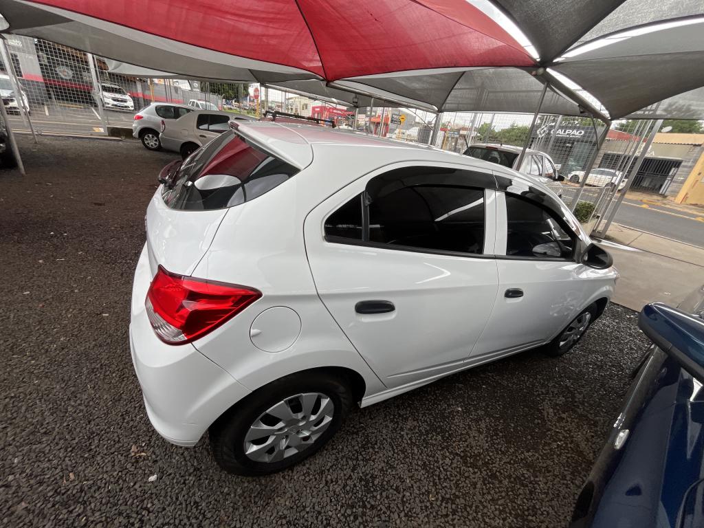 CHEVROLET Onix Hatch - Foto