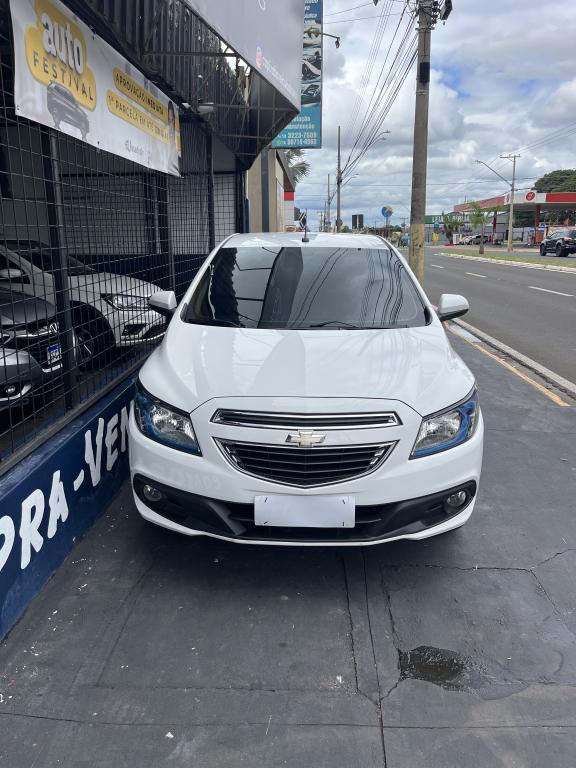 CHEVROLET Onix Hatch - Foto