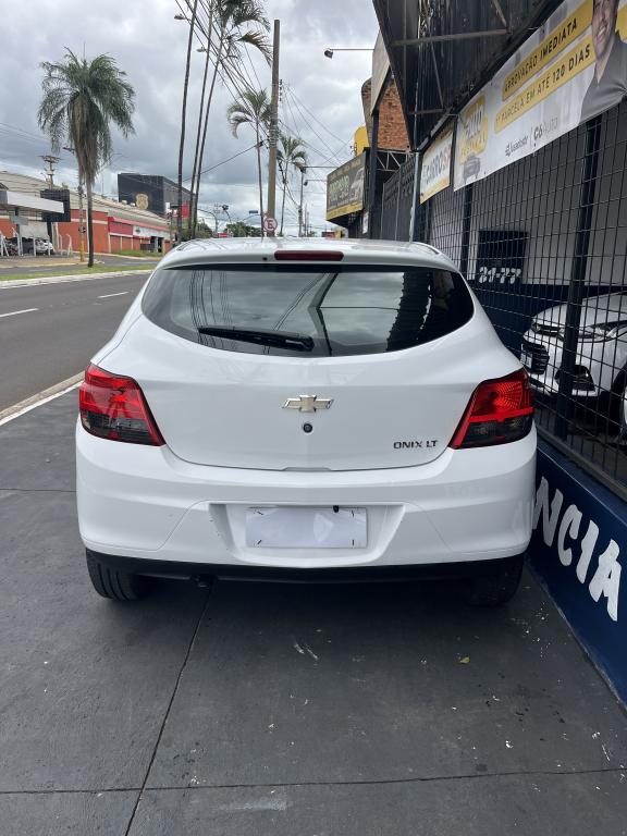 CHEVROLET Onix Hatch - Foto