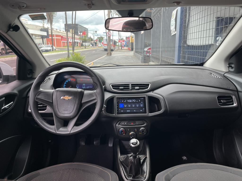 CHEVROLET Onix Hatch - Foto