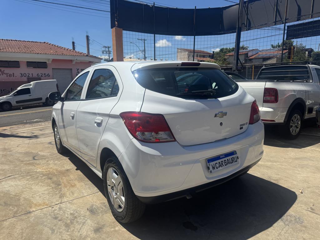 CHEVROLET Onix Hatch - Foto