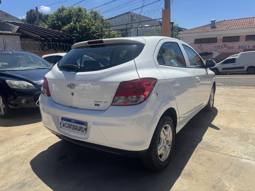 CHEVROLET Onix Hatch - Foto