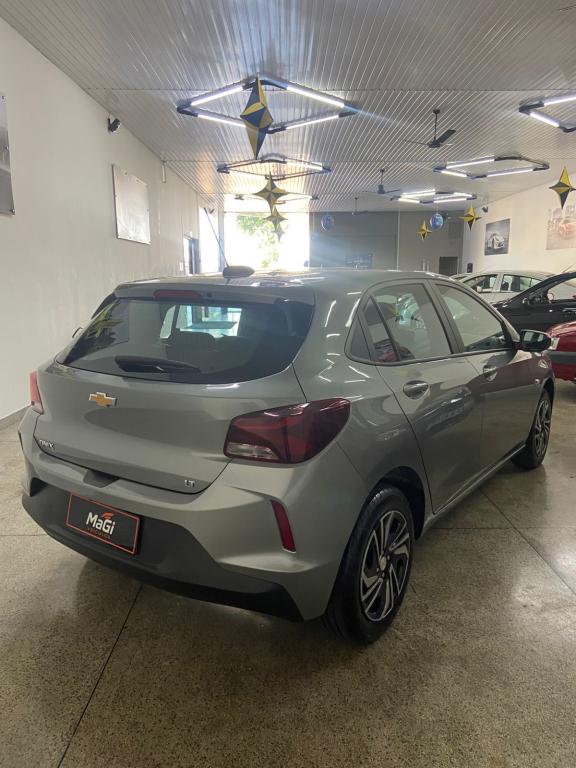 CHEVROLET Onix Hatch - Foto