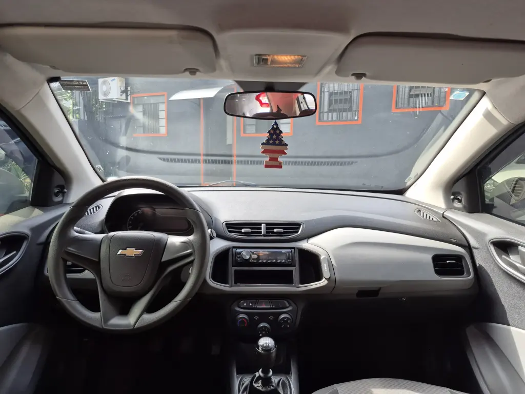 CHEVROLET Onix Hatch - Foto