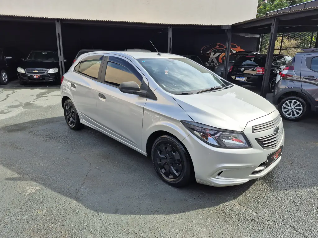 CHEVROLET Onix Hatch - Foto