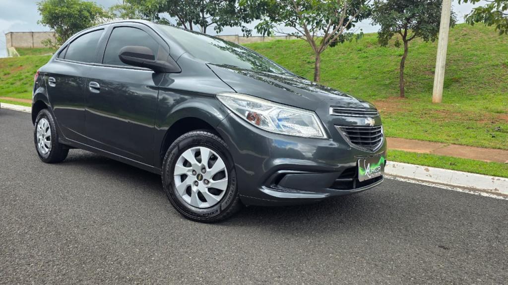 CHEVROLET Onix Hatch - Foto