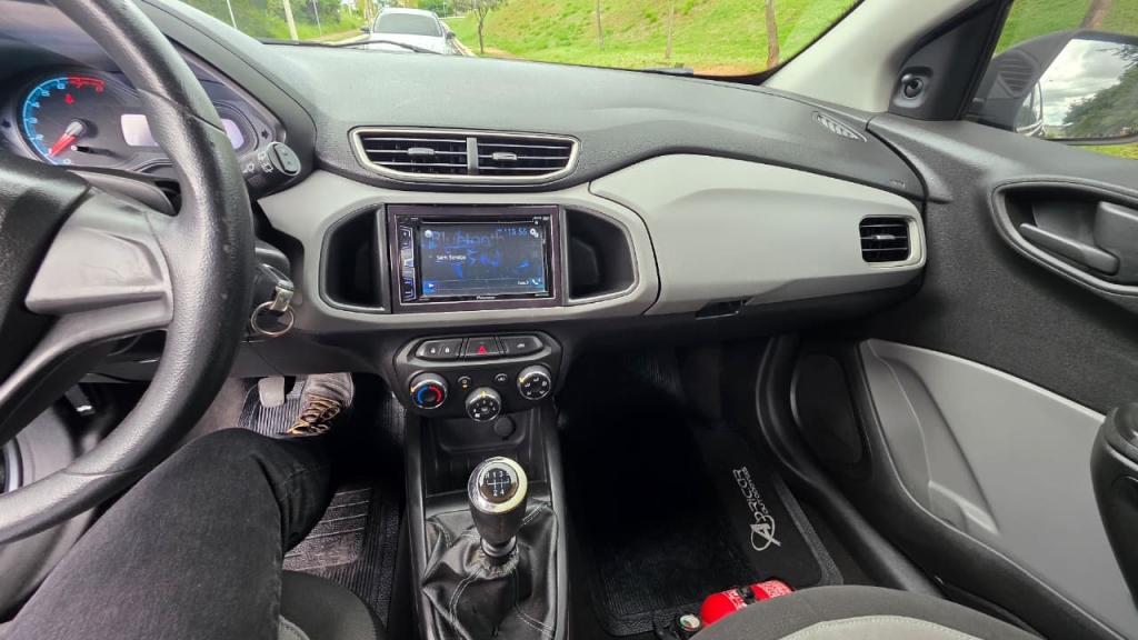 CHEVROLET Onix Hatch - Foto