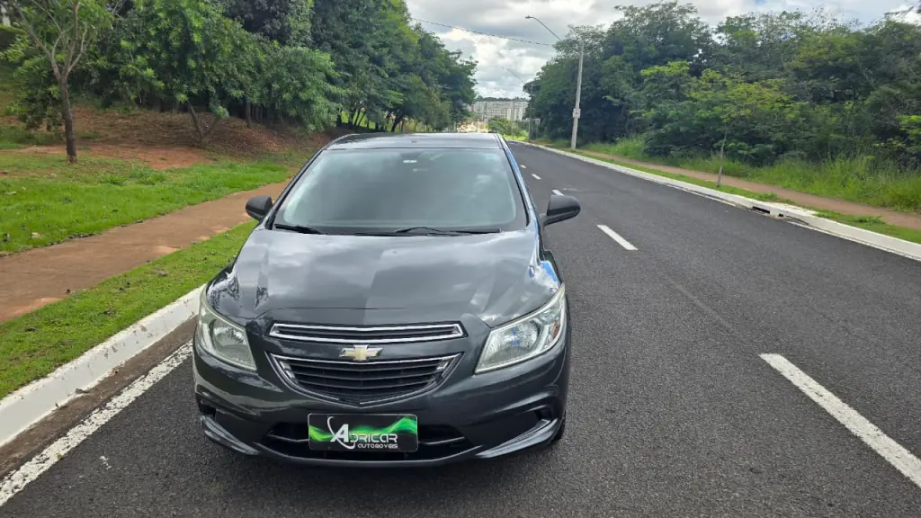 CHEVROLET Onix Hatch - Foto