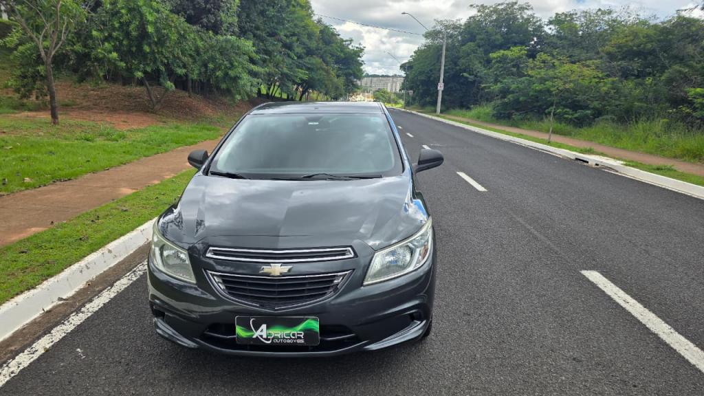 CHEVROLET Onix Hatch - Foto