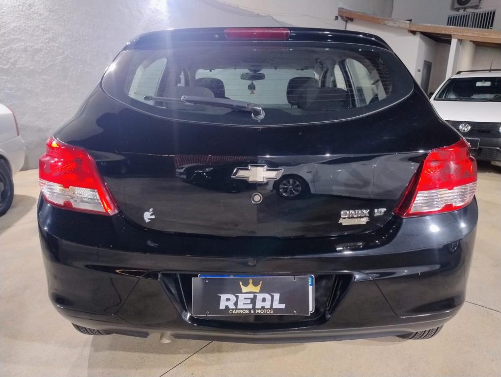 CHEVROLET Onix Hatch - Foto