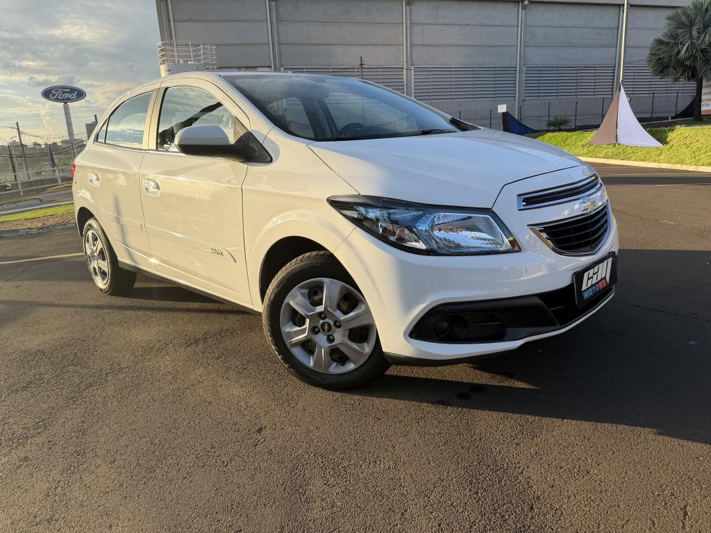 CHEVROLET Onix Hatch - Foto