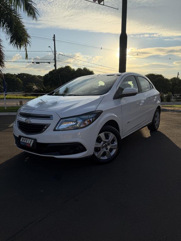 CHEVROLET Onix Hatch - Foto