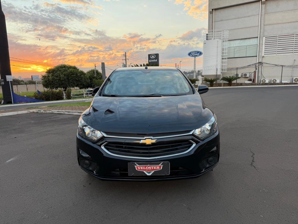CHEVROLET Onix Hatch - Foto