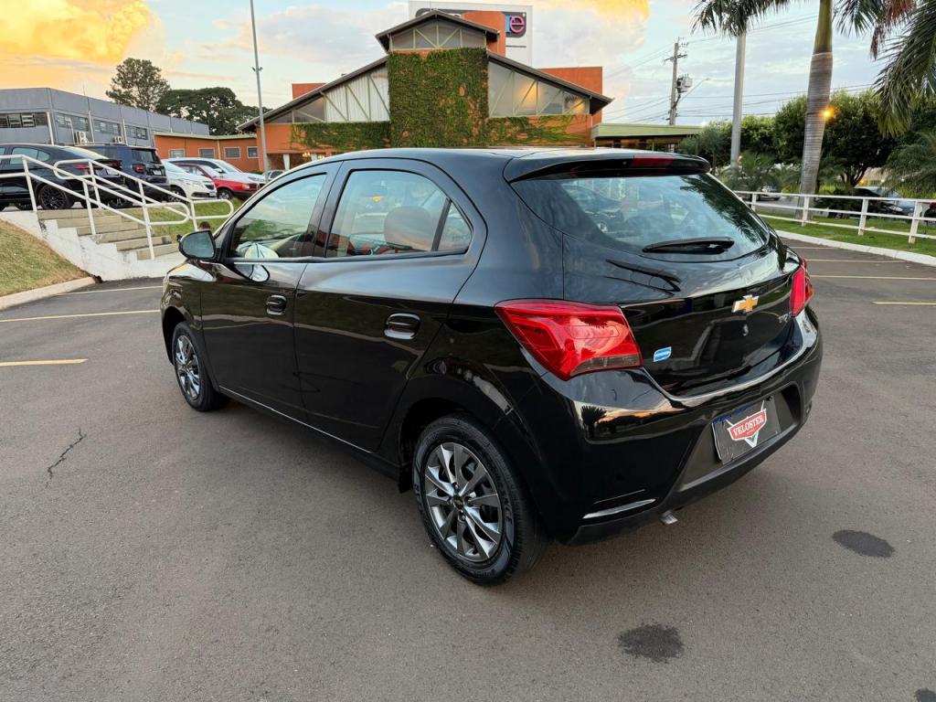 CHEVROLET Onix Hatch - Foto