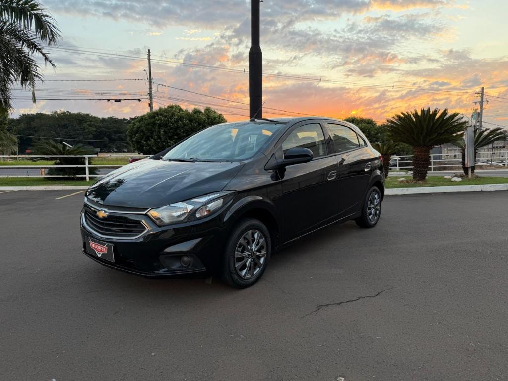 CHEVROLET Onix Hatch - Foto