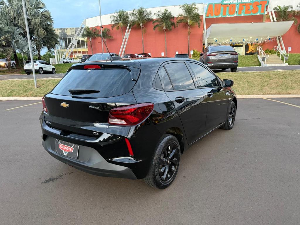 CHEVROLET Onix Hatch - Foto