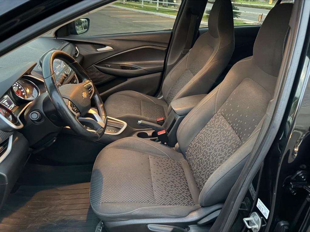 CHEVROLET Onix Hatch - Foto