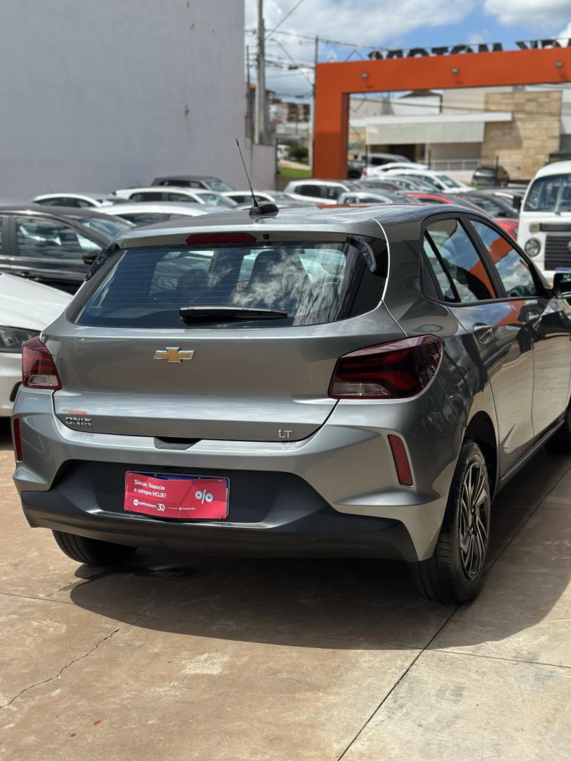 CHEVROLET Onix Hatch - Foto