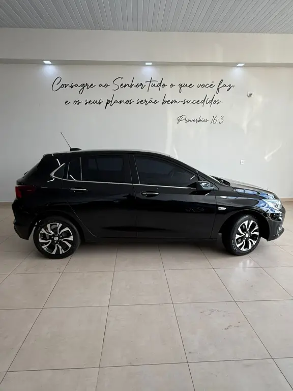 CHEVROLET Onix Hatch - Foto
