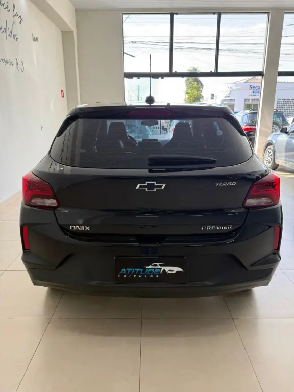 CHEVROLET Onix Hatch - Foto