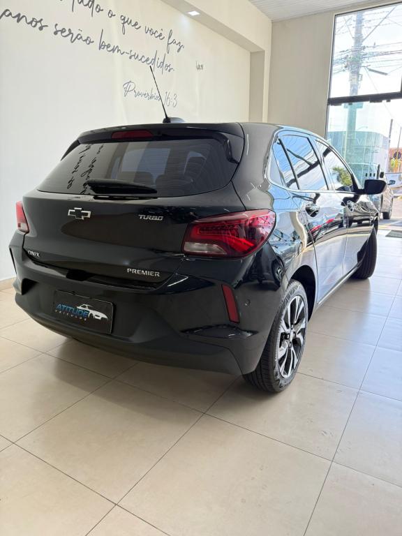CHEVROLET Onix Hatch - Foto