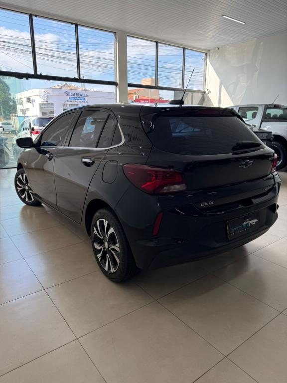 CHEVROLET Onix Hatch - Foto